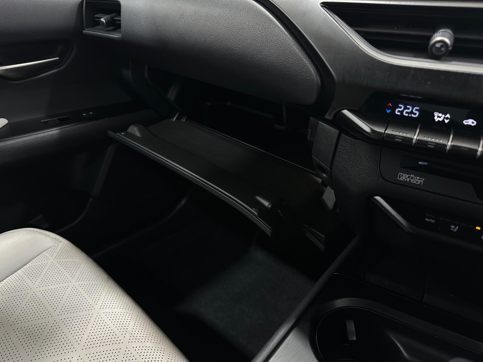 Lexus UX view 28