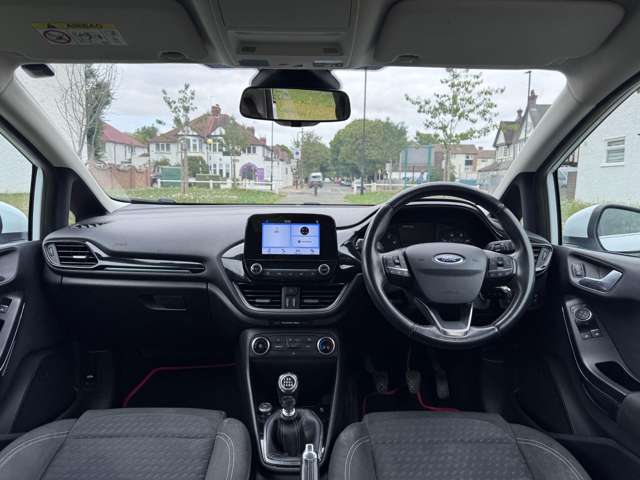 2017 Ford Fiesta image 41