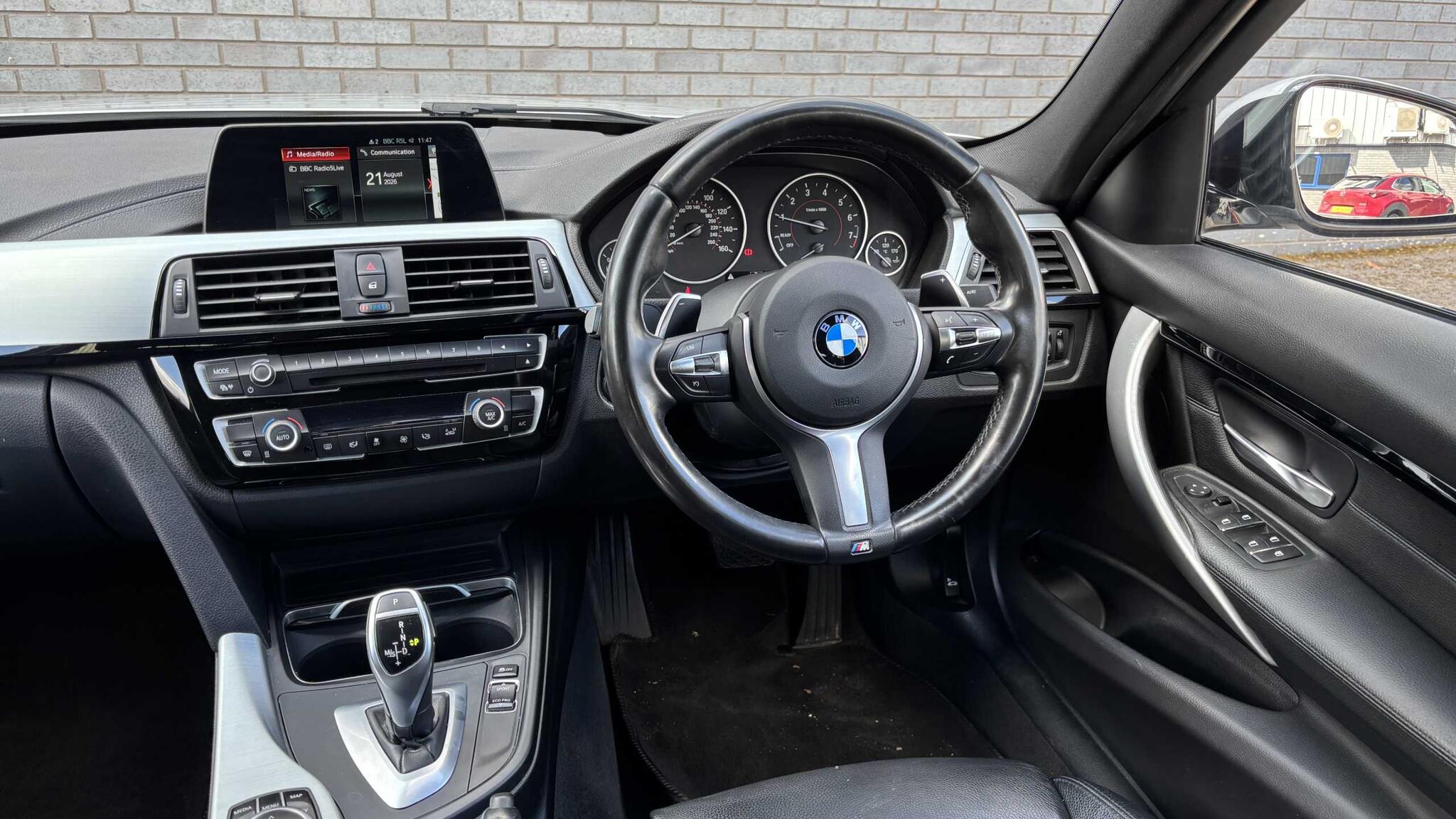 BMW 3 Series view 5