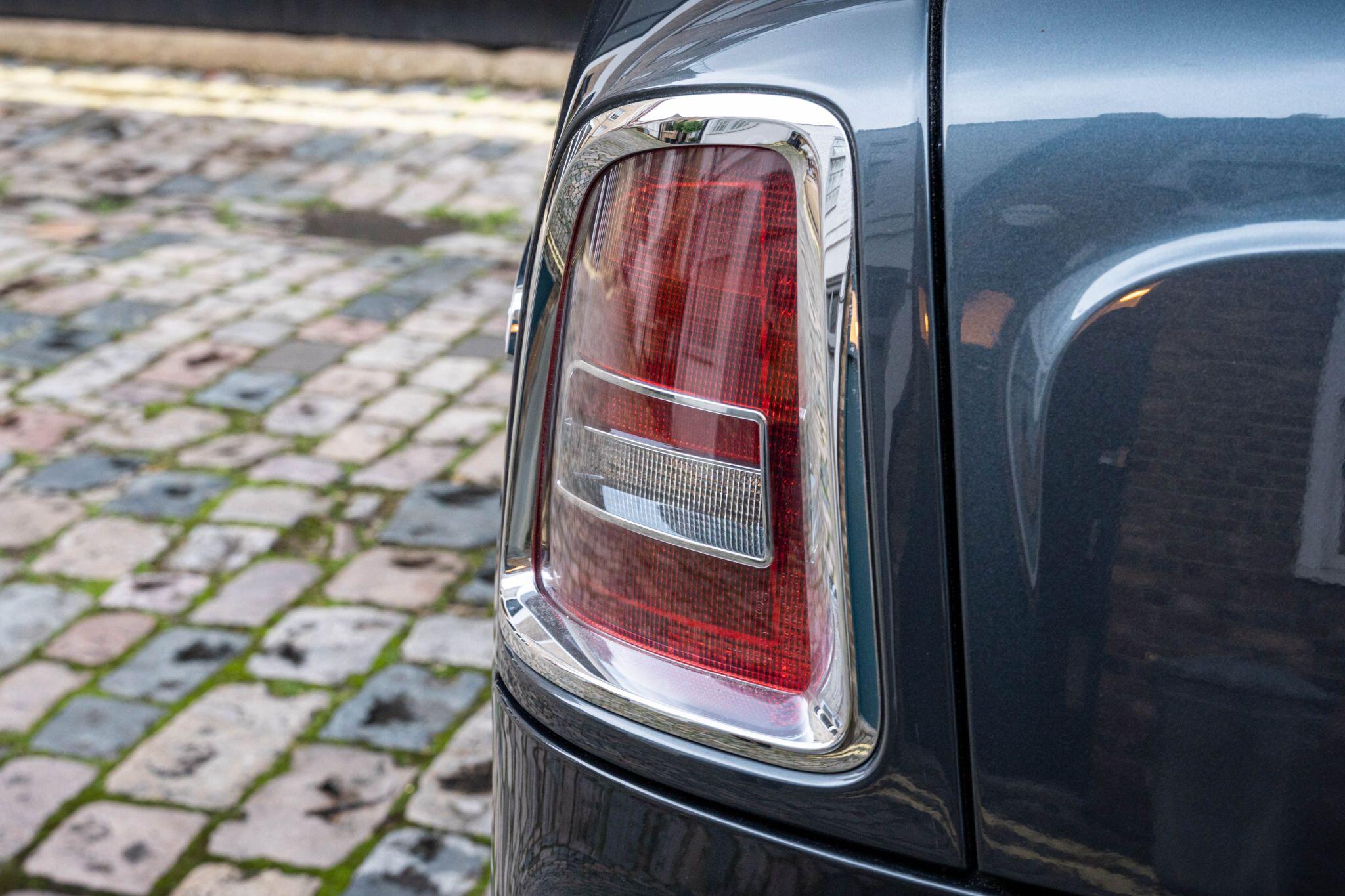 Rolls-Royce Phantom view 52