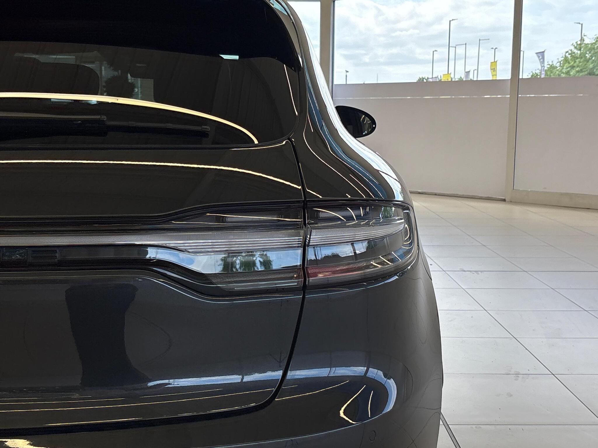 Porsche Macan view 23