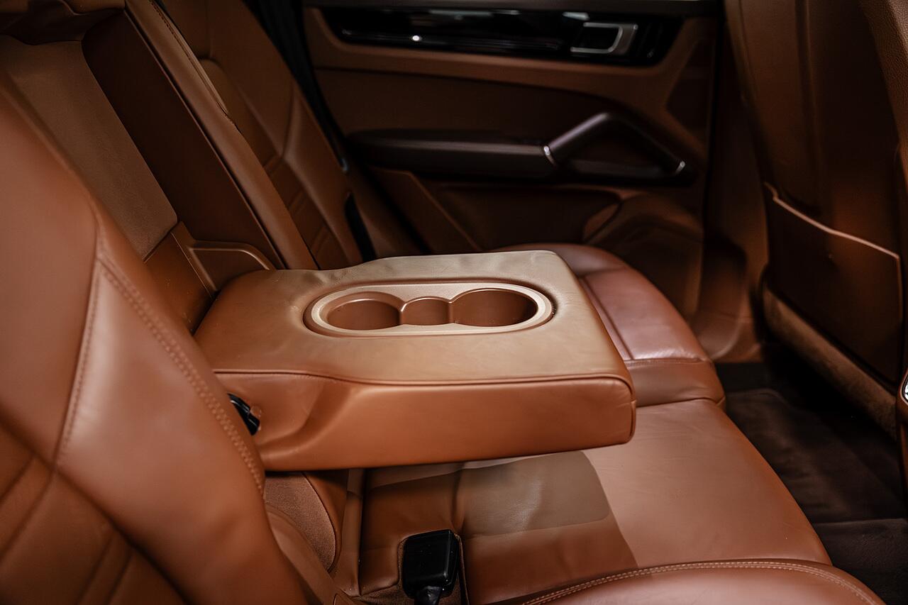 Porsche Cayenne view 22