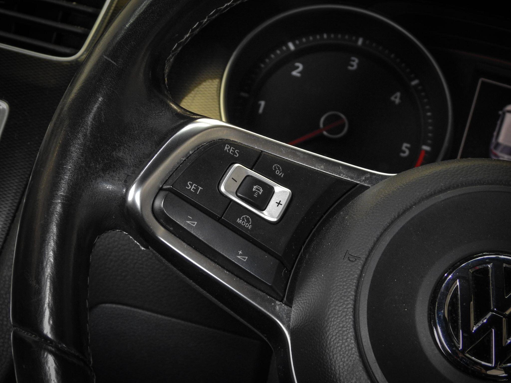 Volkswagen Golf view 27