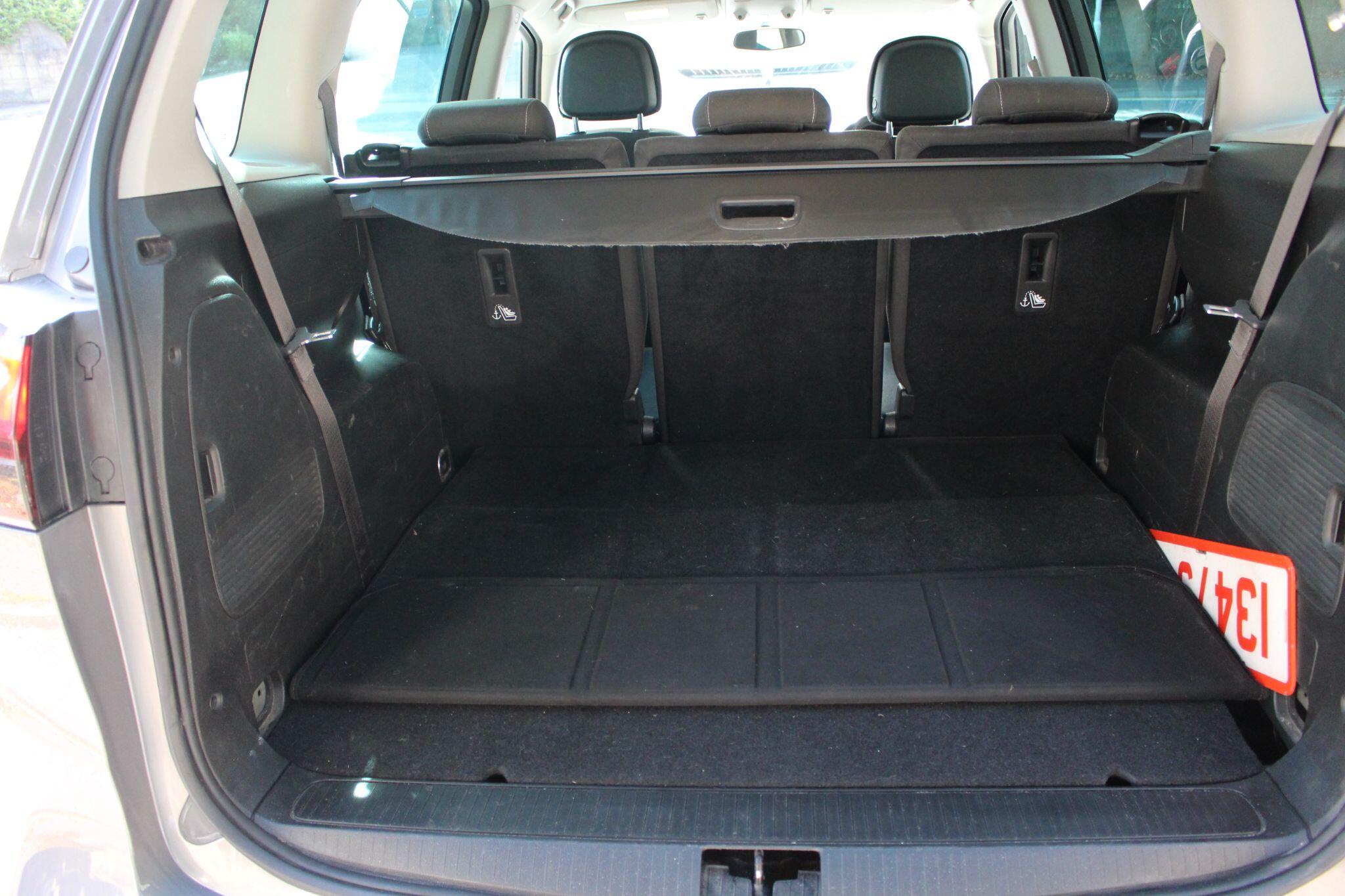 Vauxhall Zafira Tourer view 17