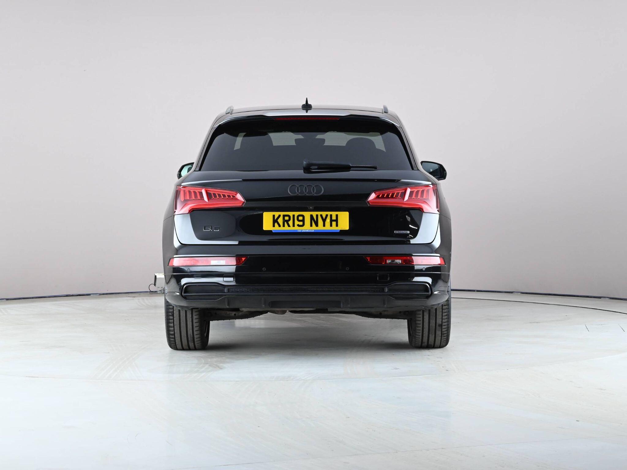 Audi Q5 view 7