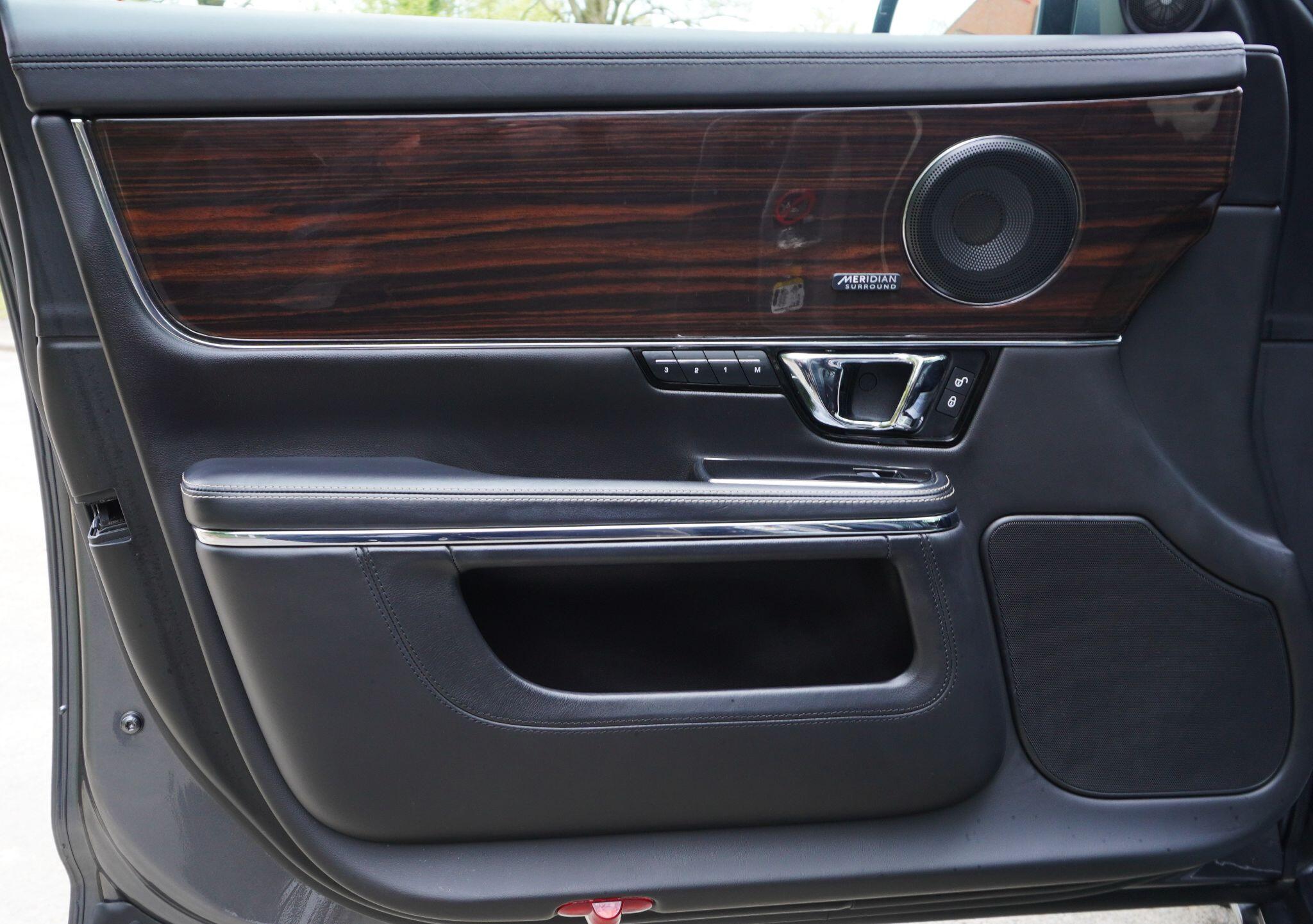 Jaguar XJ view 52