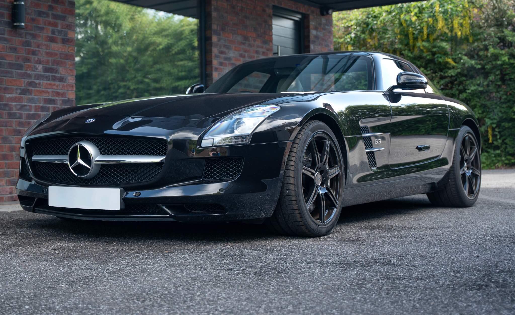 Mercedes-Benz SLS