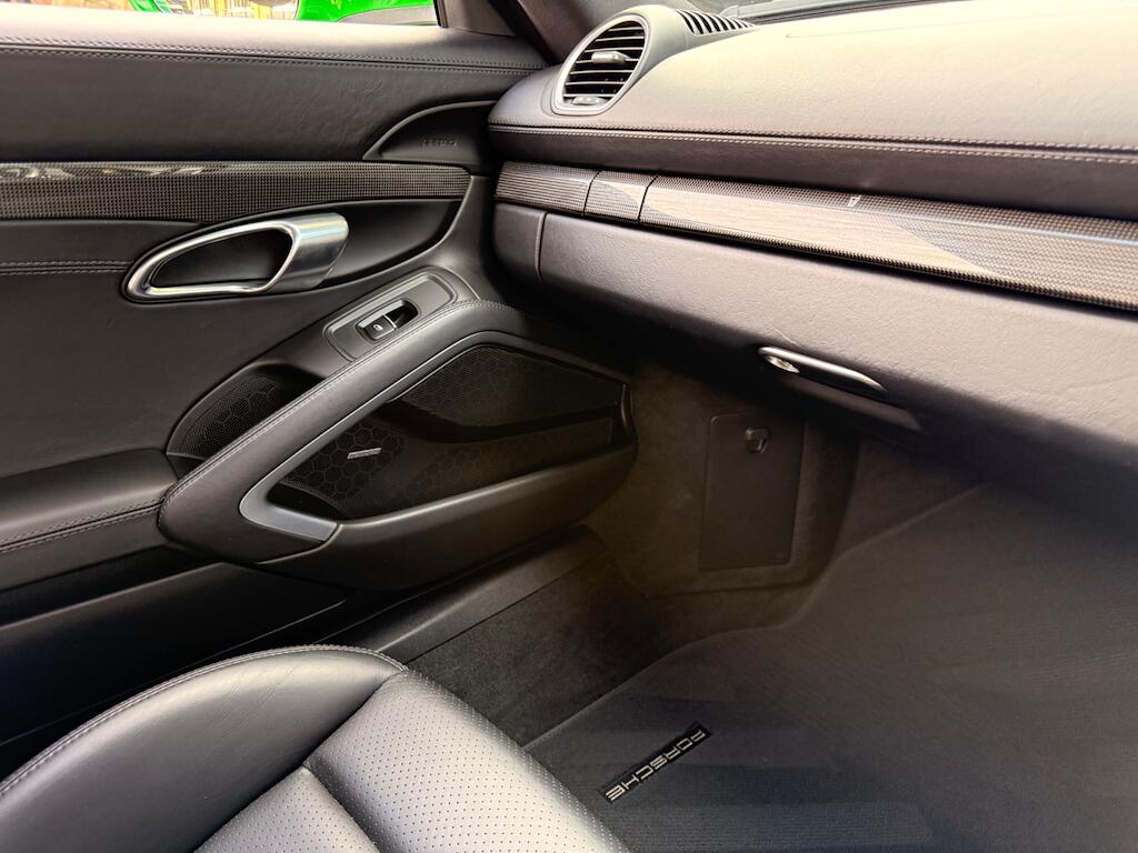 Porsche Cayman view 60