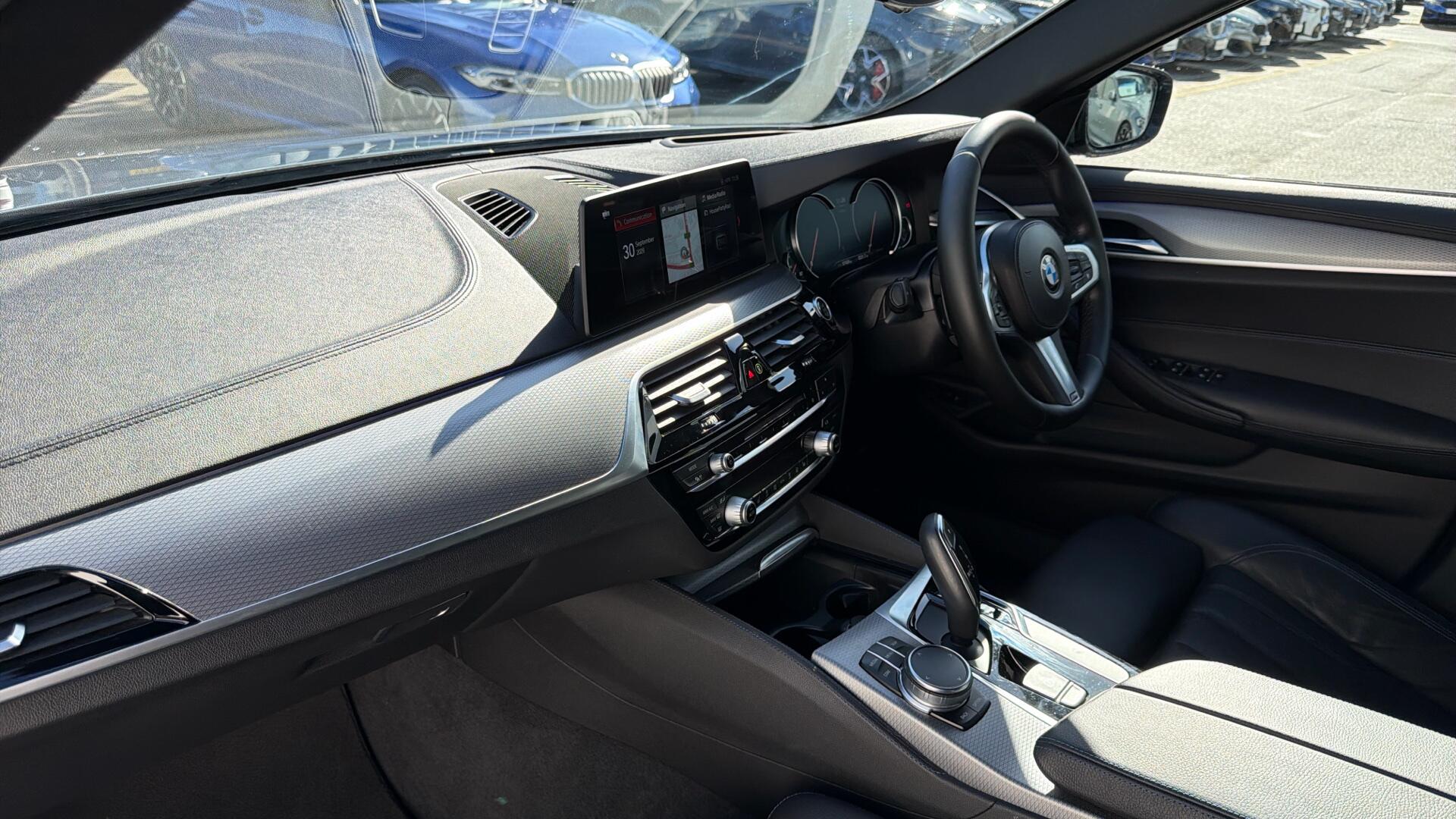 BMW 5 Series view 7