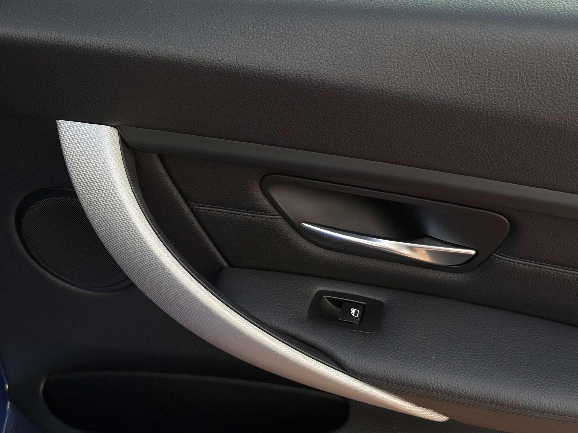 BMW 3 Series view 40