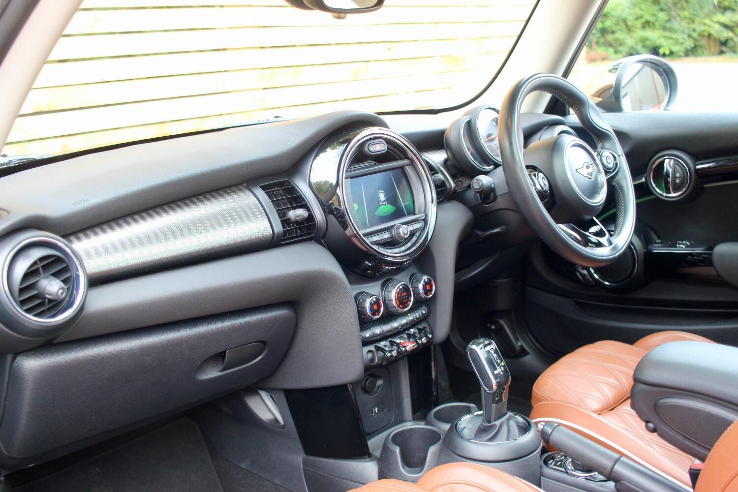 Mini Hatch view 12