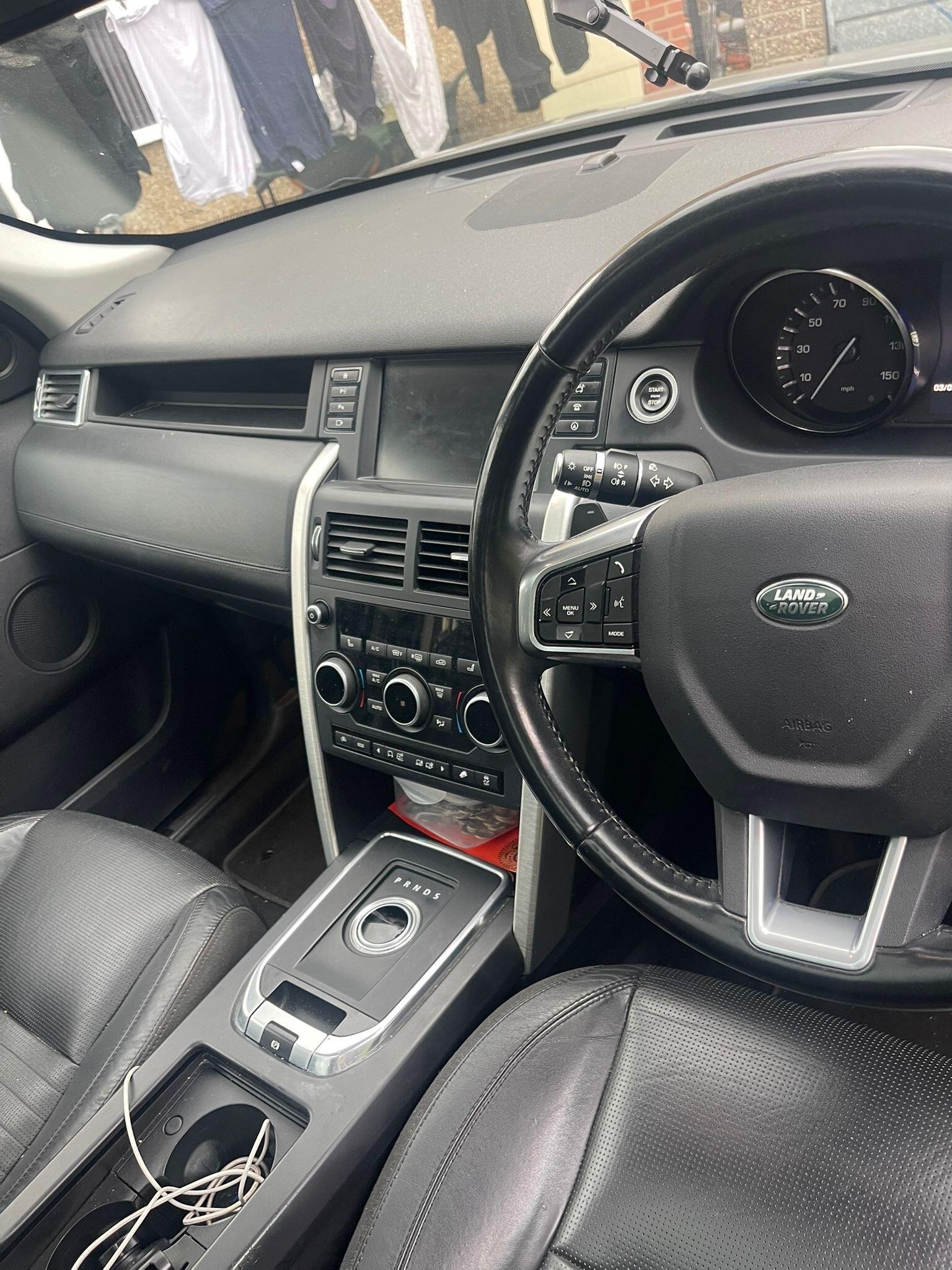 Land Rover Discovery Sport view 5