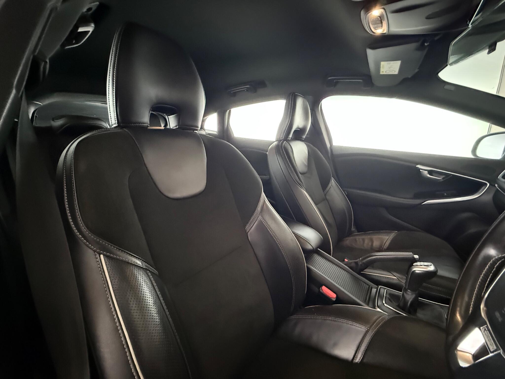 Volvo V40 view 26