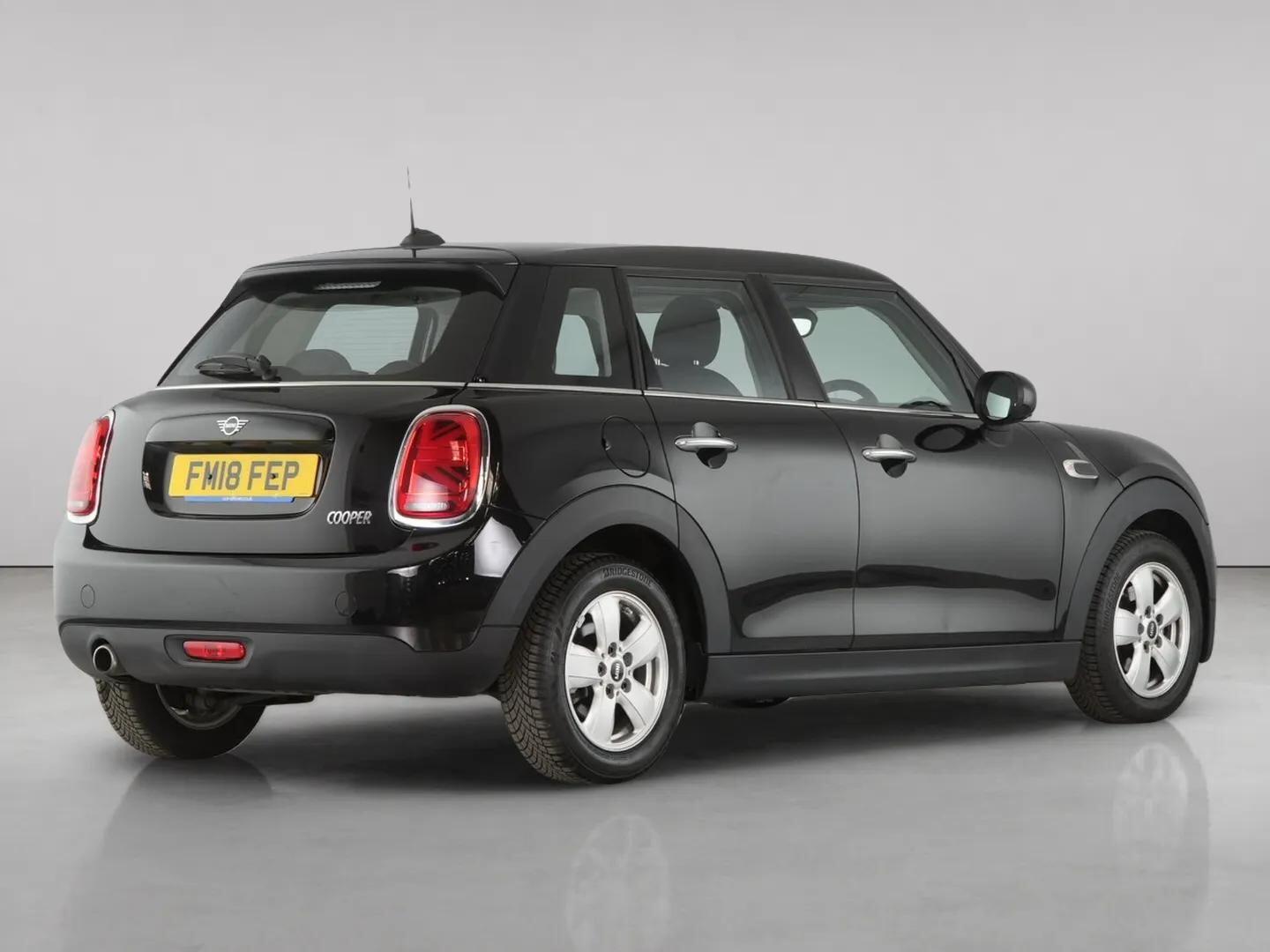 Mini Hatch view 11
