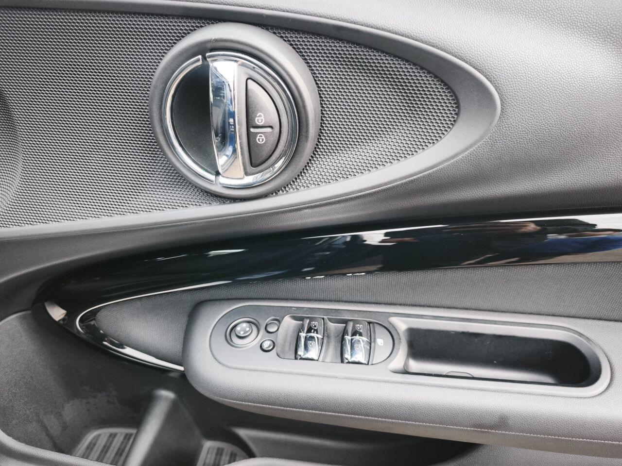Mini Clubman view 22