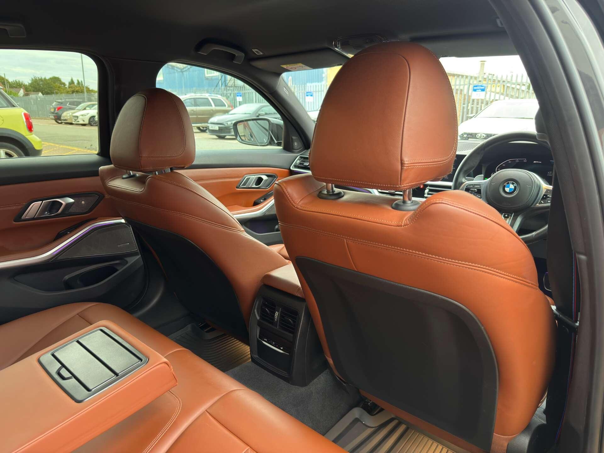 BMW 3 Series view 37