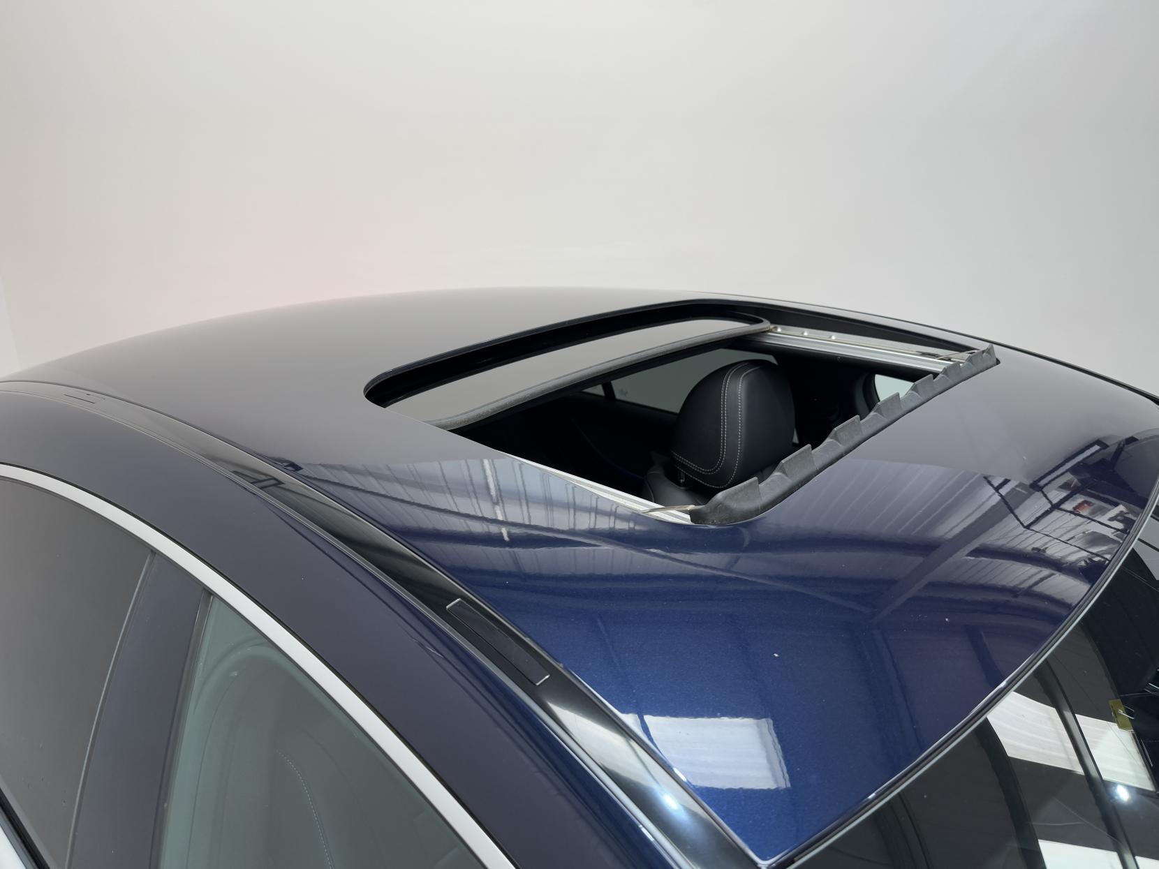 Mercedes-Benz CLS view 3