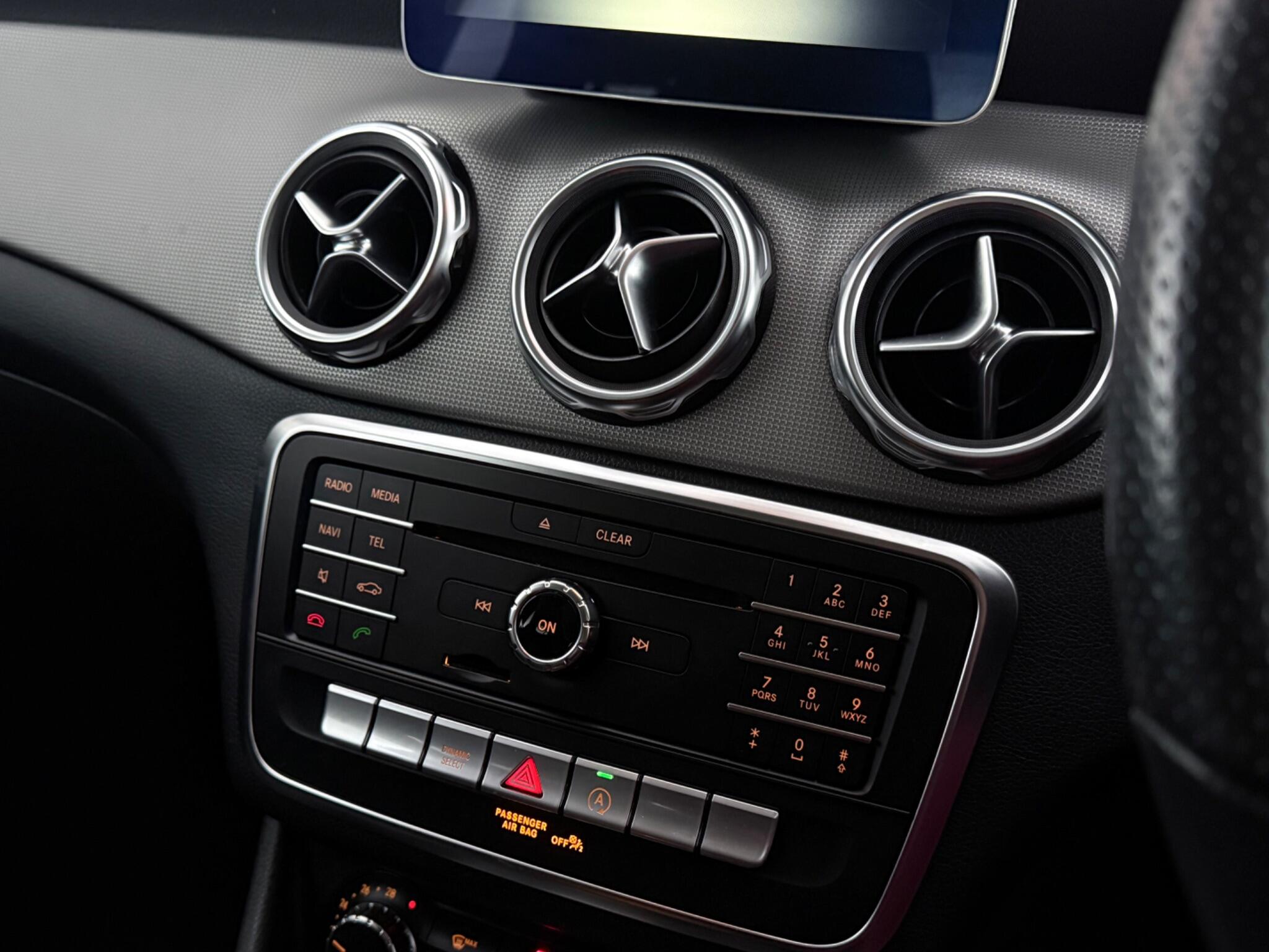 Mercedes-Benz GLA view 21