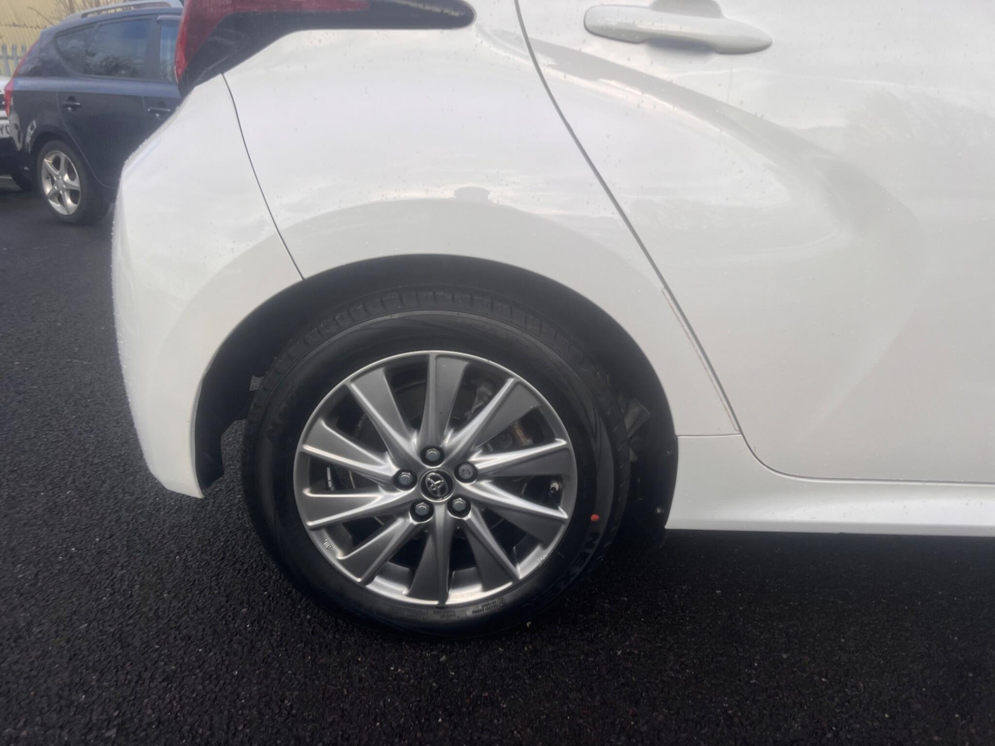 2023 Toyota Yaris 1.5 VVT-h Icon E-CVT Euro 6 (s/s) 5dr • 77,392 miles image 14