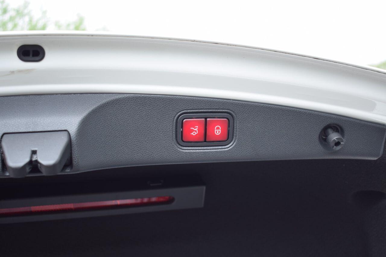 Mercedes-Benz E-Class view 36