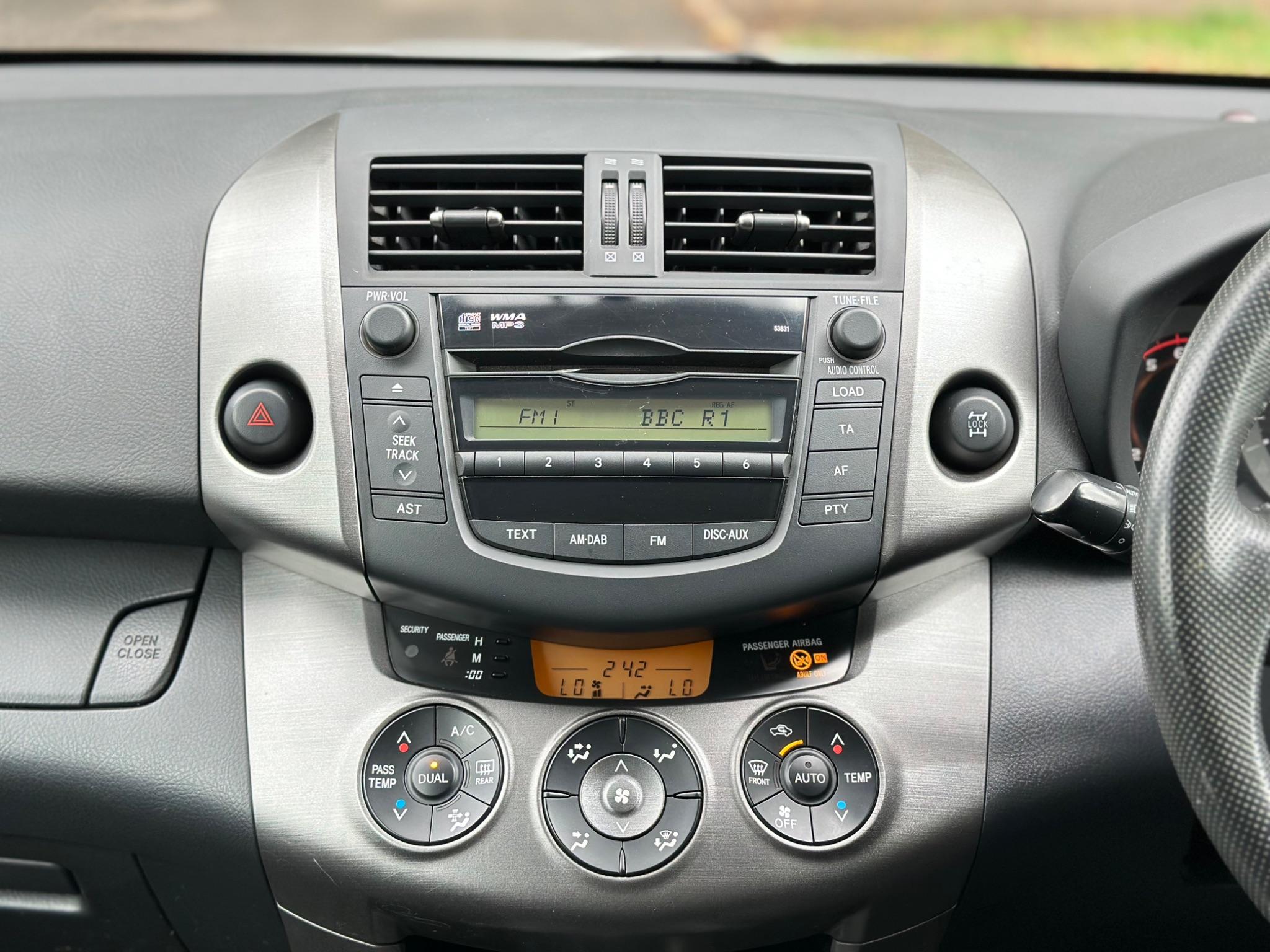 2010 Toyota RAV4 image 27