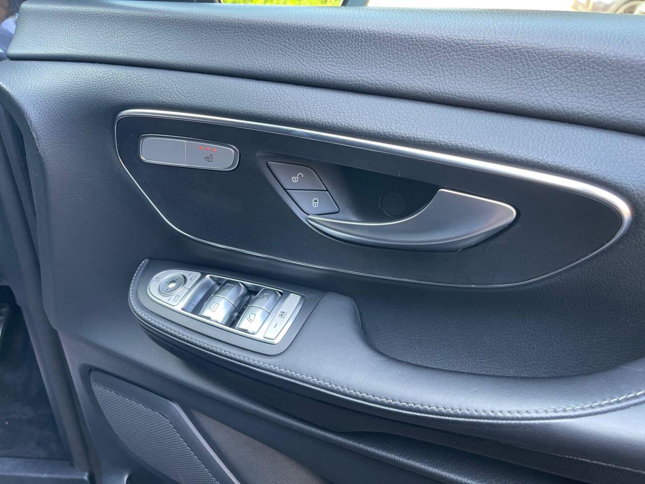 Mercedes-Benz V Class view 25