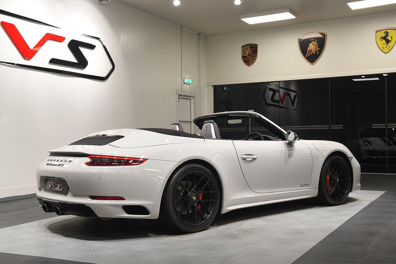 Porsche 911 view 39