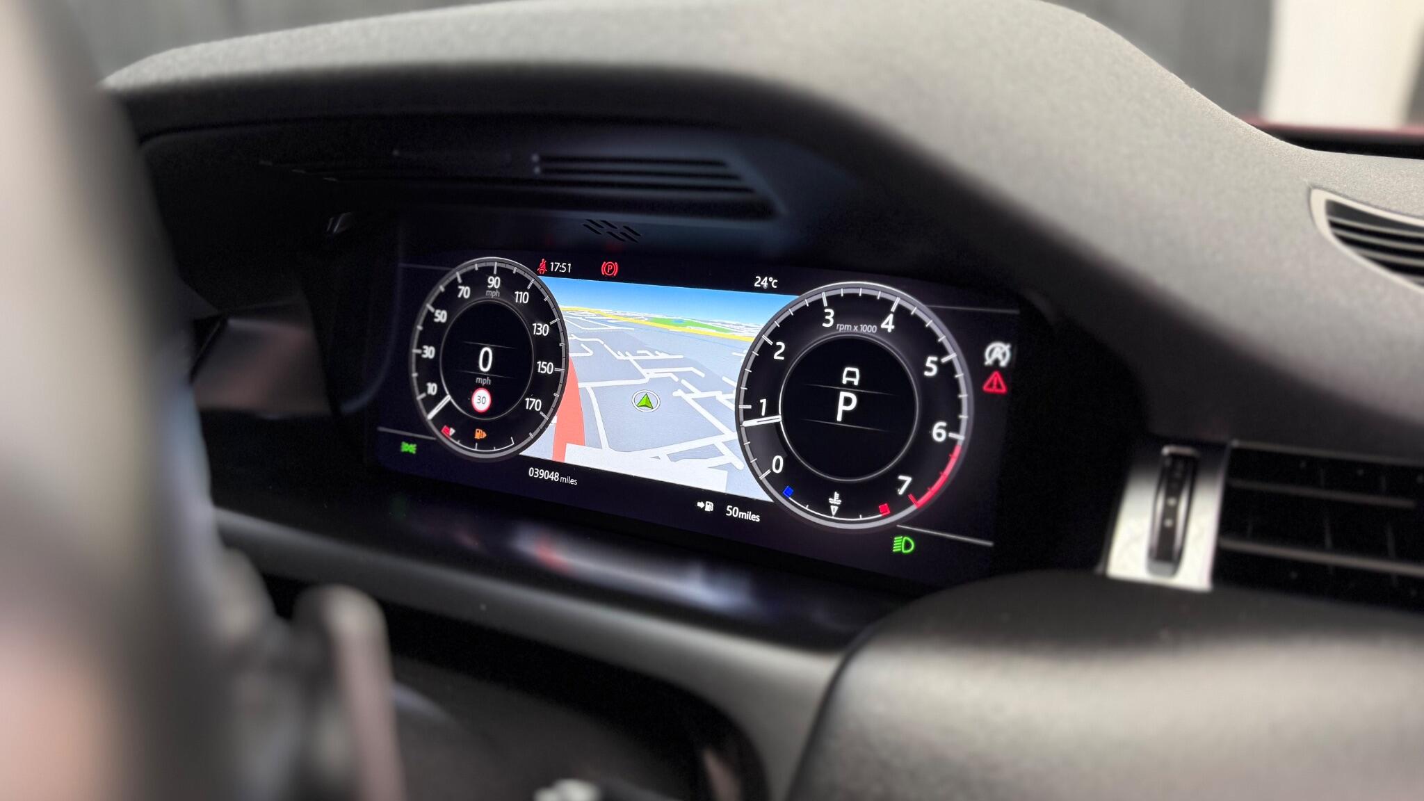Land Rover Discovery Sport view 30