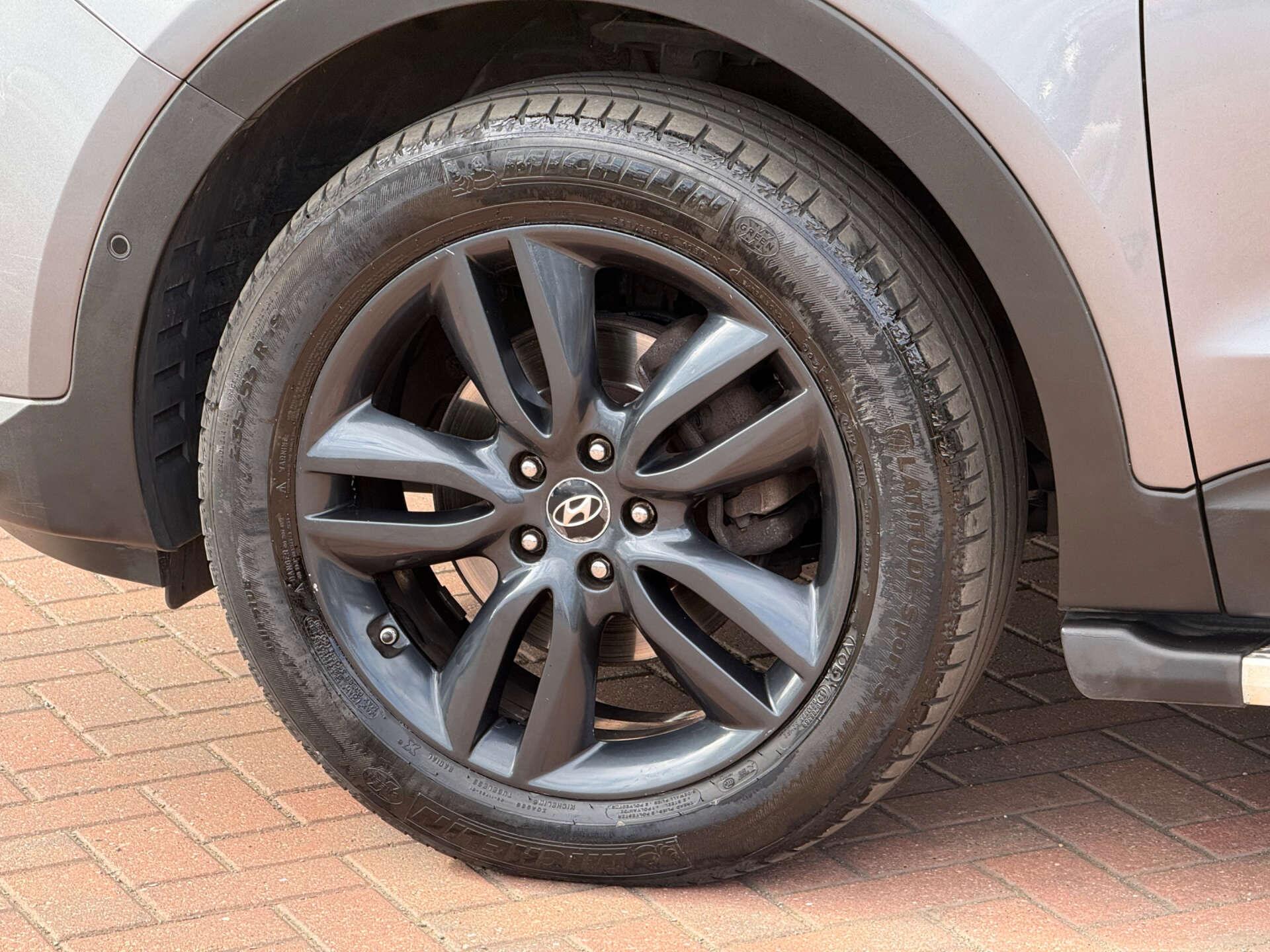 Hyundai Santa FE view 9