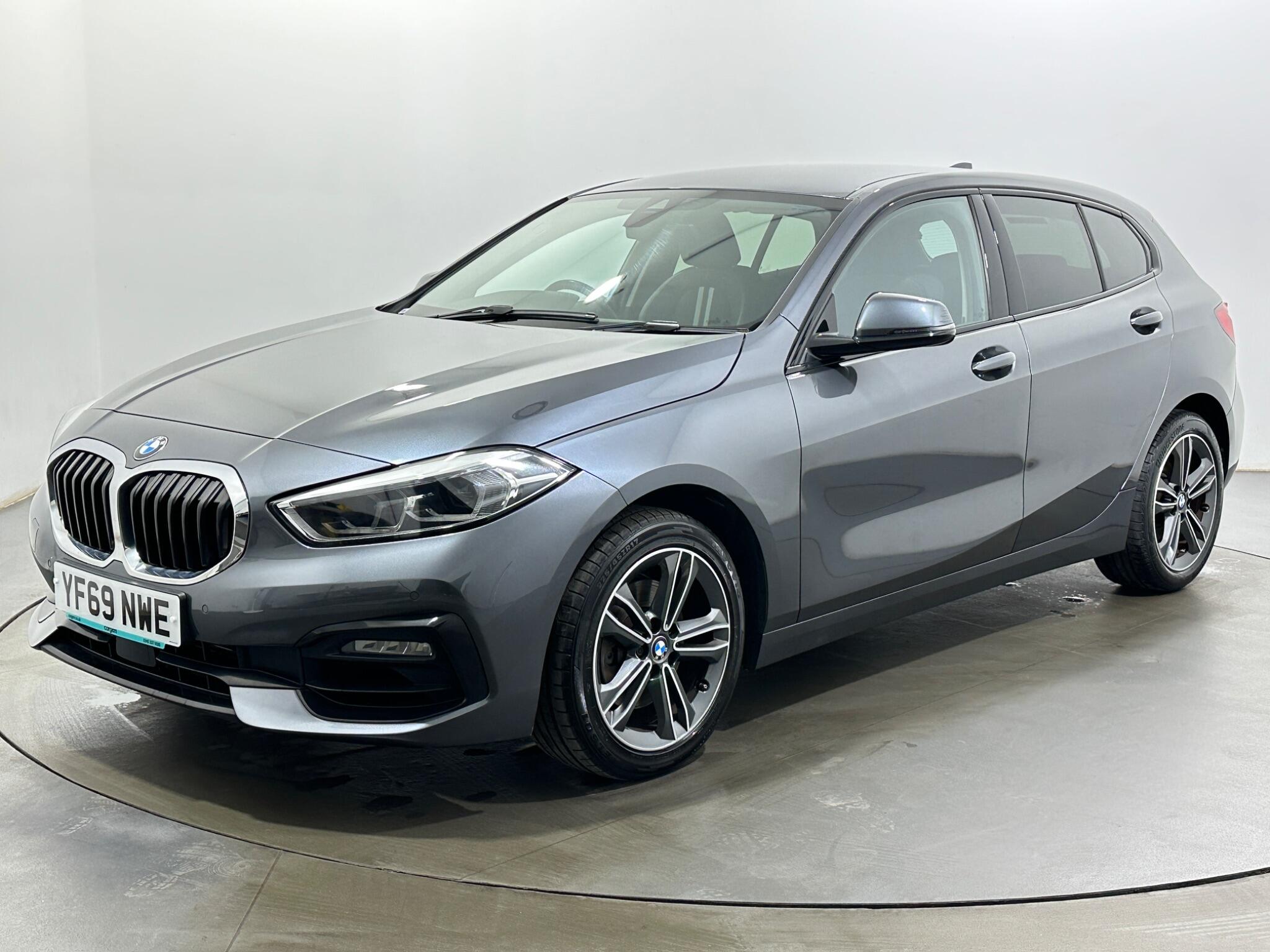 BMW 1 Series view 4