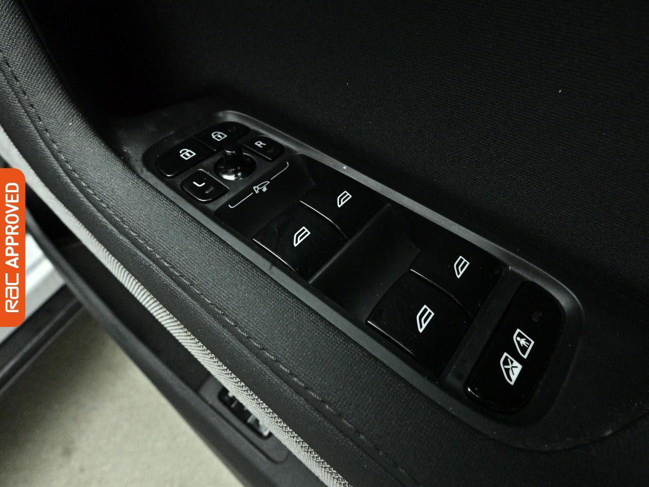 Polestar 2 view 25