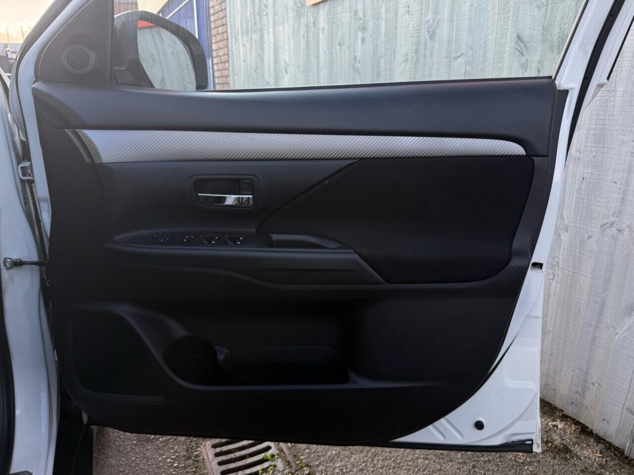 Mitsubishi Outlander view 39