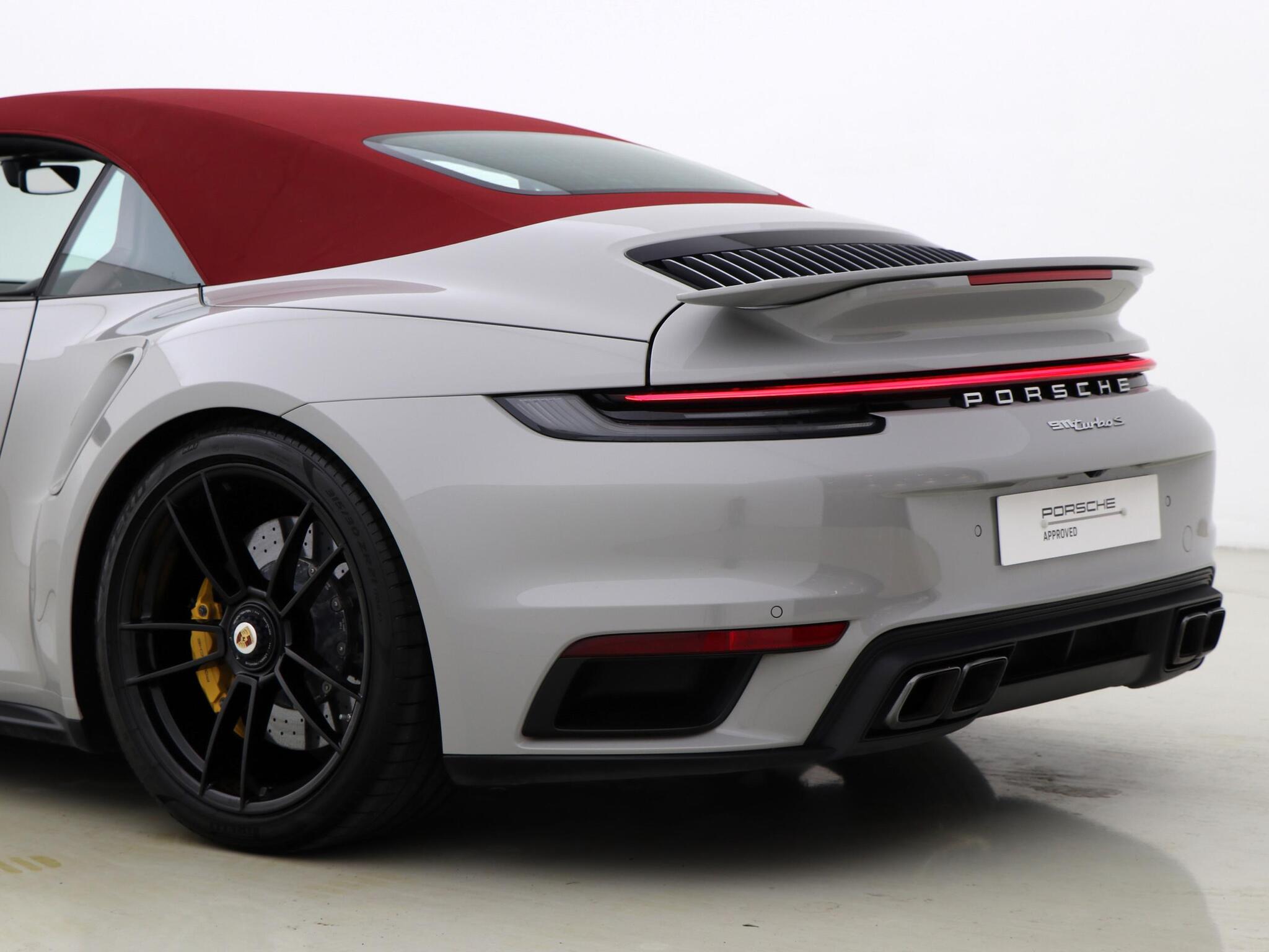 Porsche 911 view 22