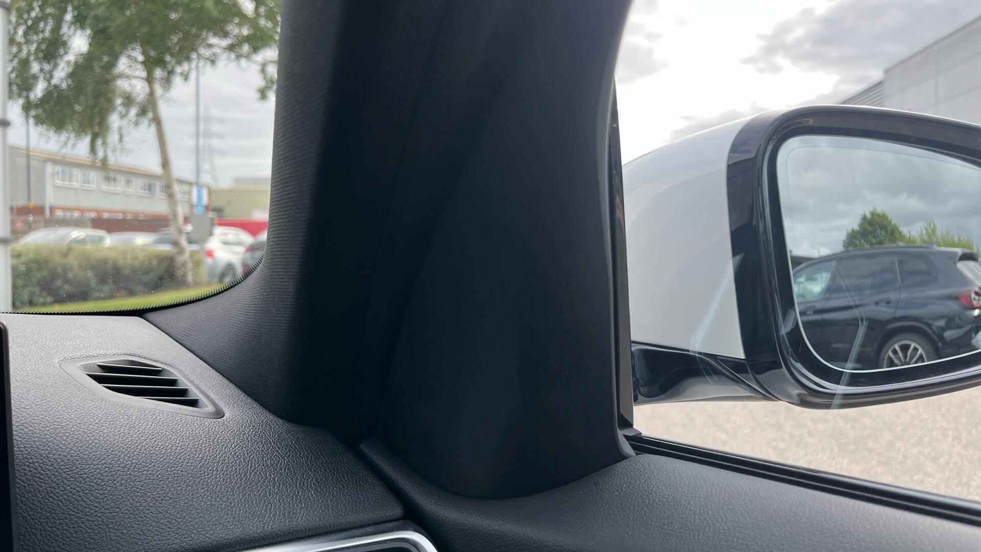 BMW 3 Series view 20
