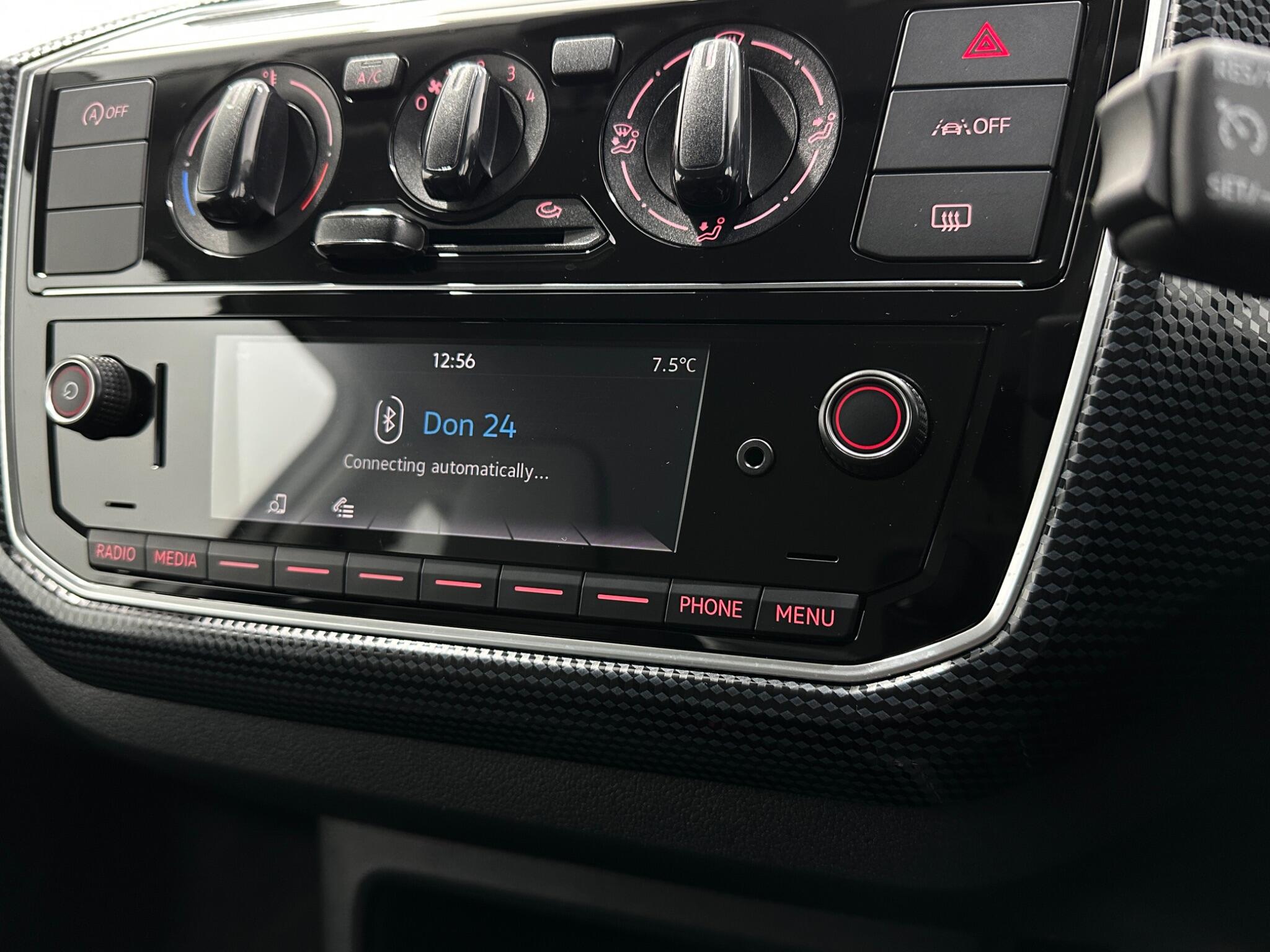 Volkswagen Up! view 22