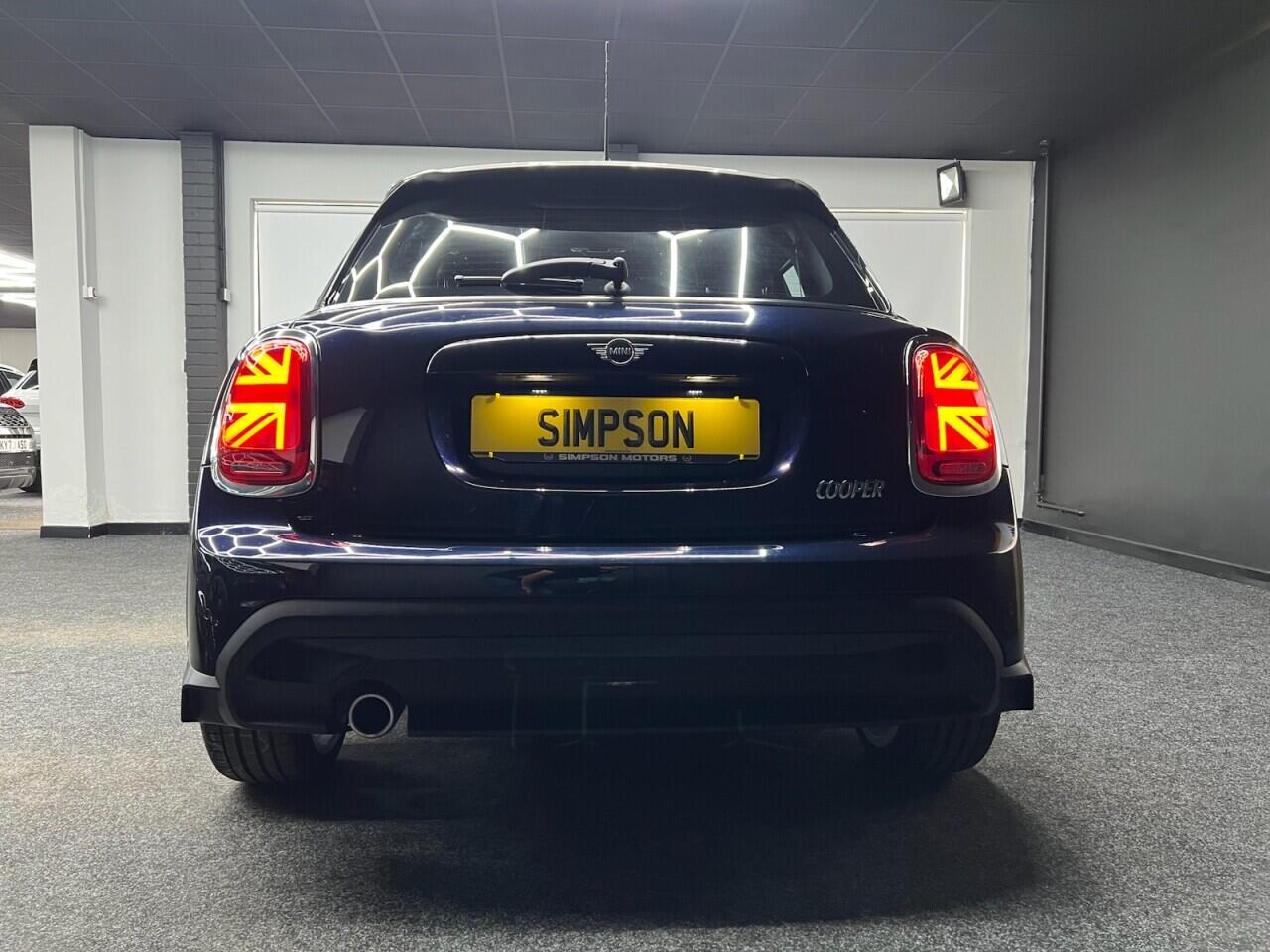 Mini Hatch view 9