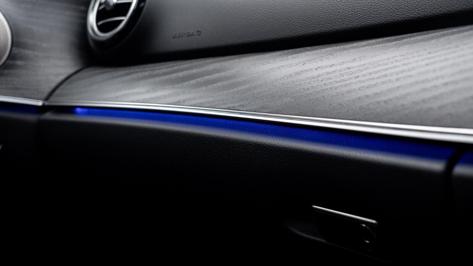Mercedes-Benz E Class view 35