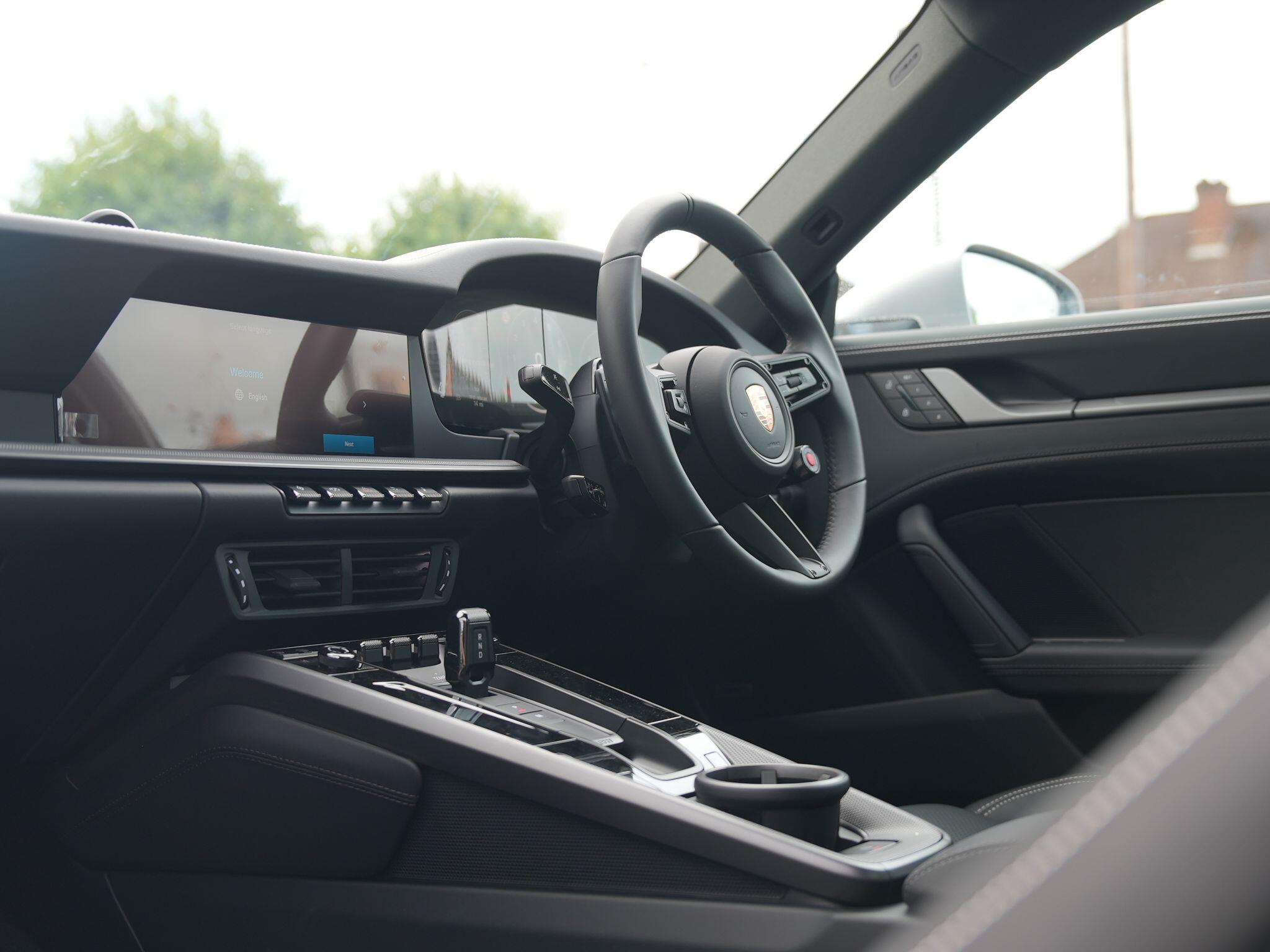 Porsche 911 view 8