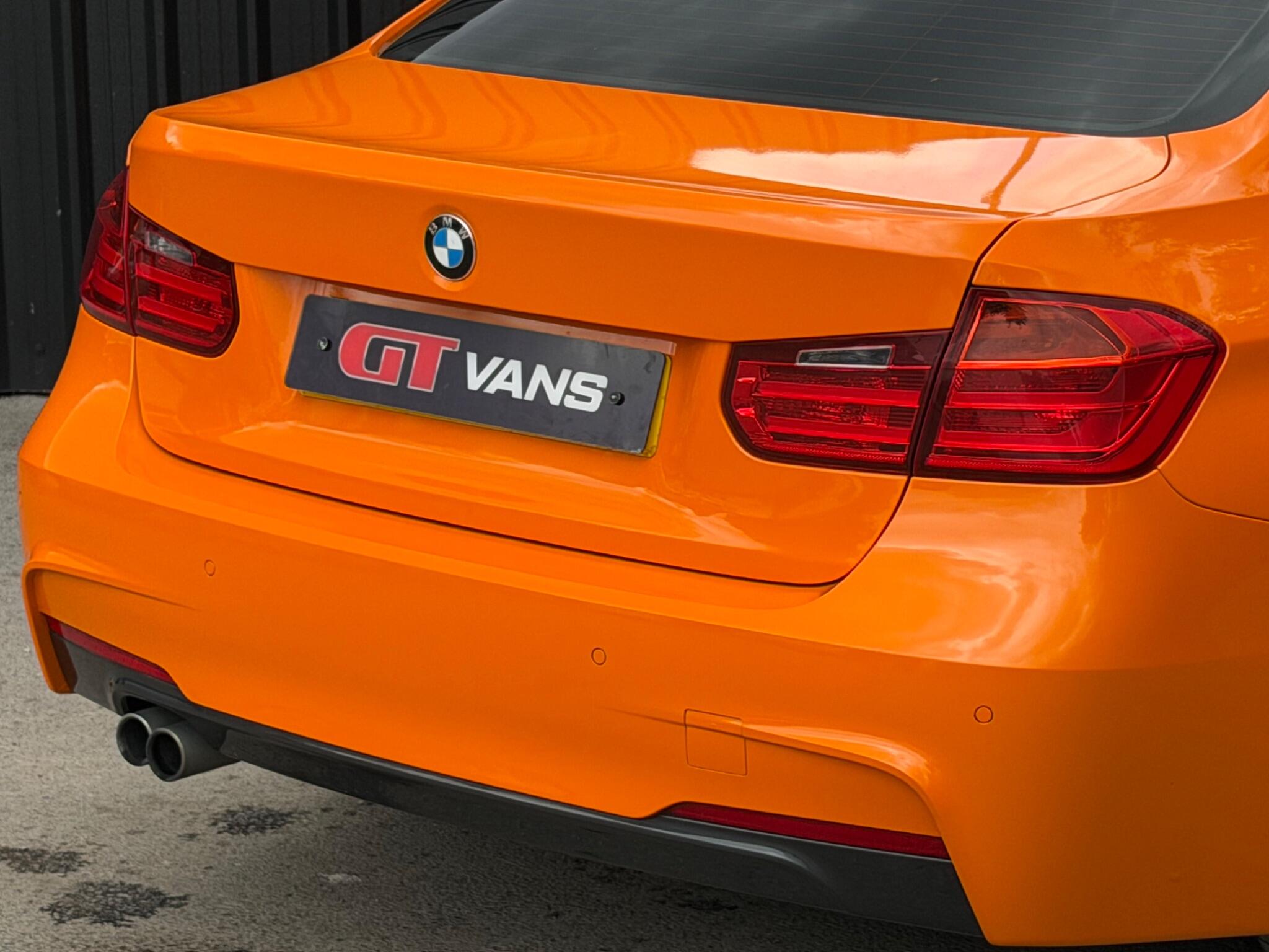 BMW 3 Series view 32