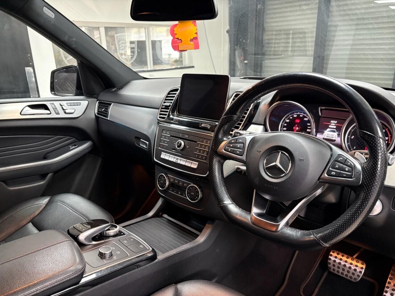 Mercedes-Benz Gle view 15