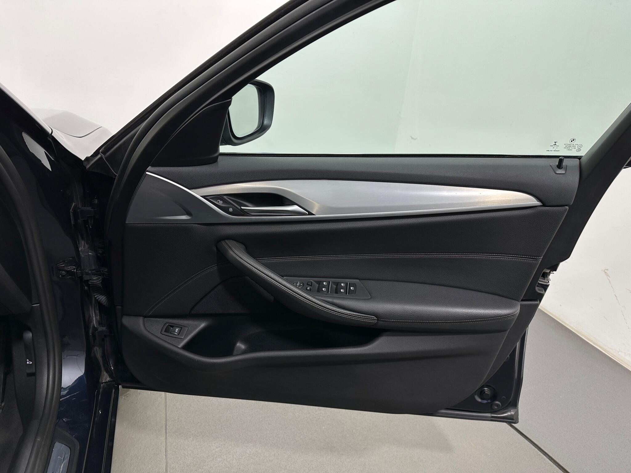 BMW 5 Series view 35