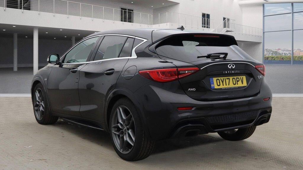 Infiniti Q30 view 7