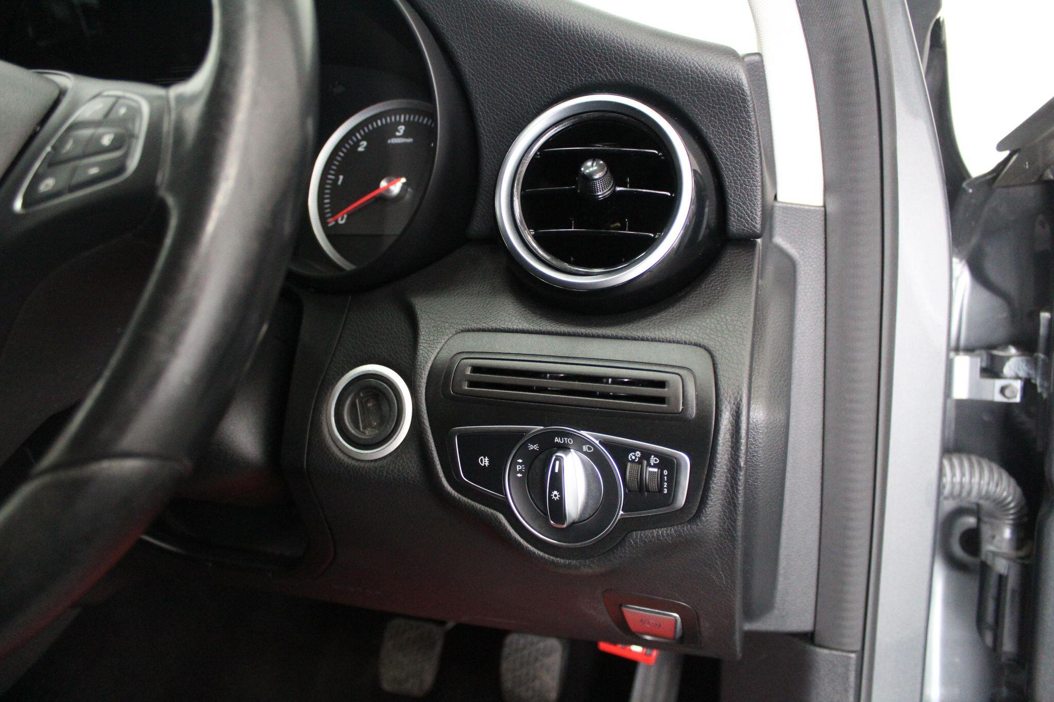 Mercedes-Benz C-Class view 47