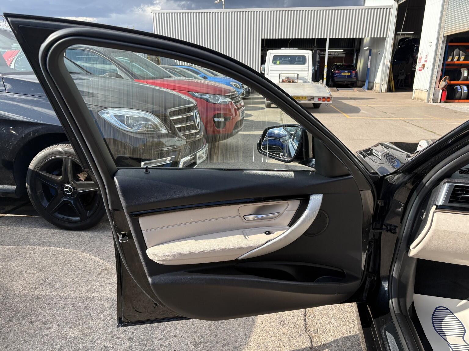 BMW 3 Series view 17