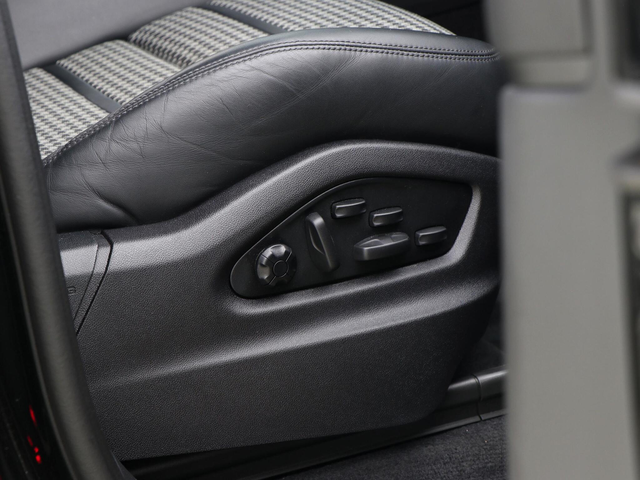 Porsche Cayenne view 36