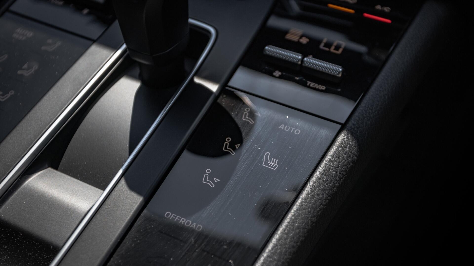 Porsche Macan view 13