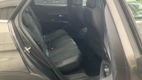 Peugeot 3008 view 4