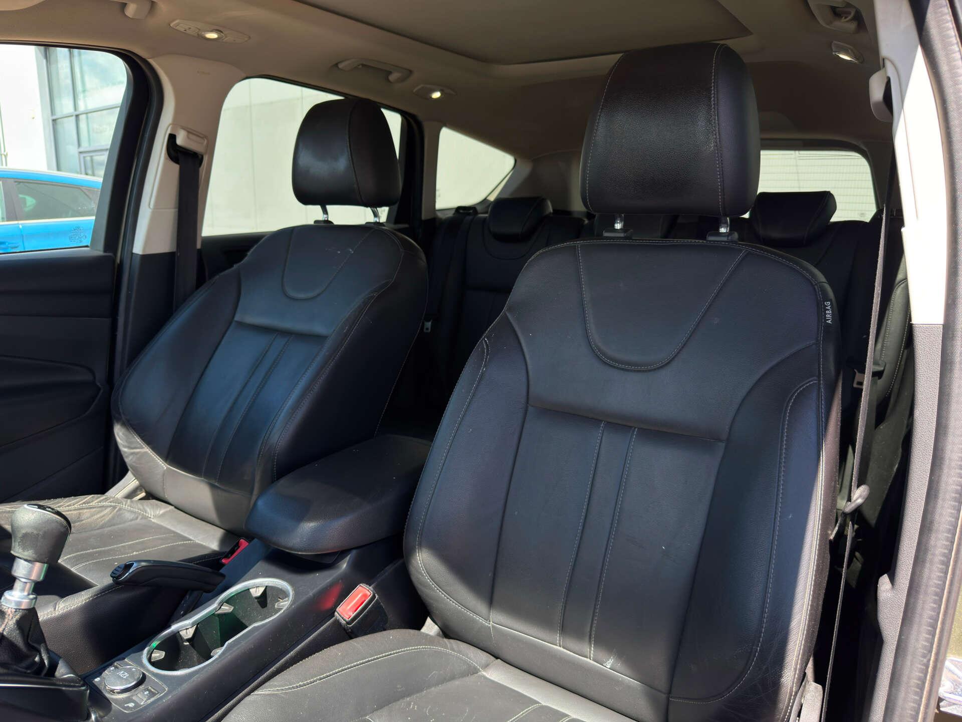 Ford Kuga view 45