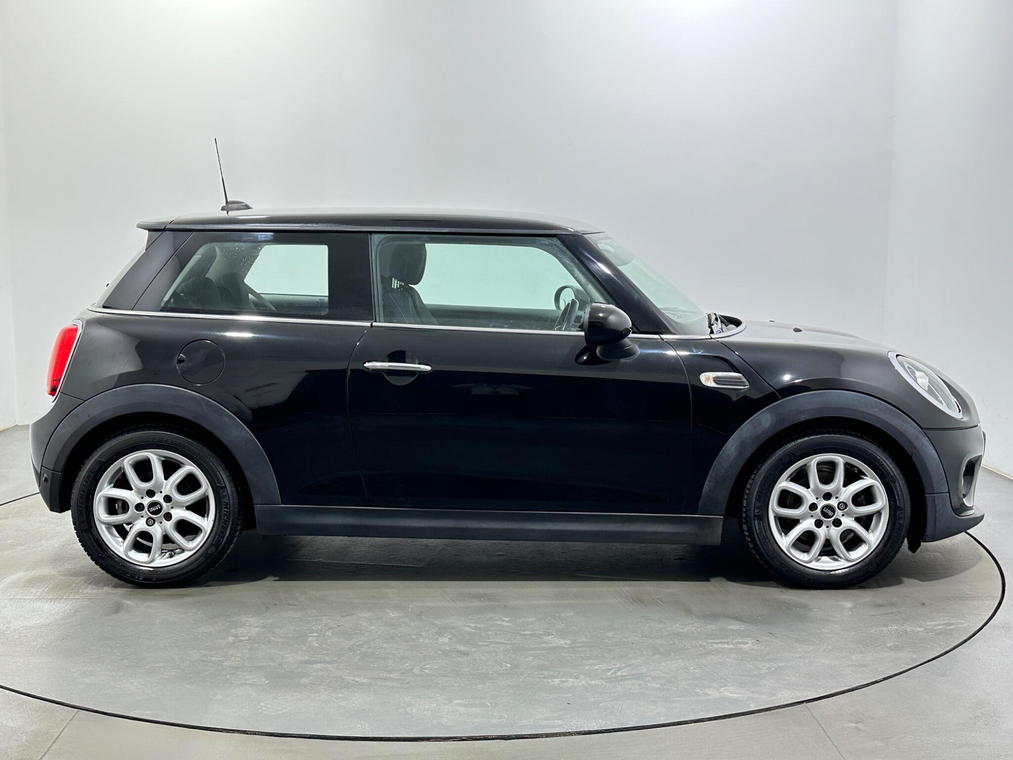 Mini Cooper view 9