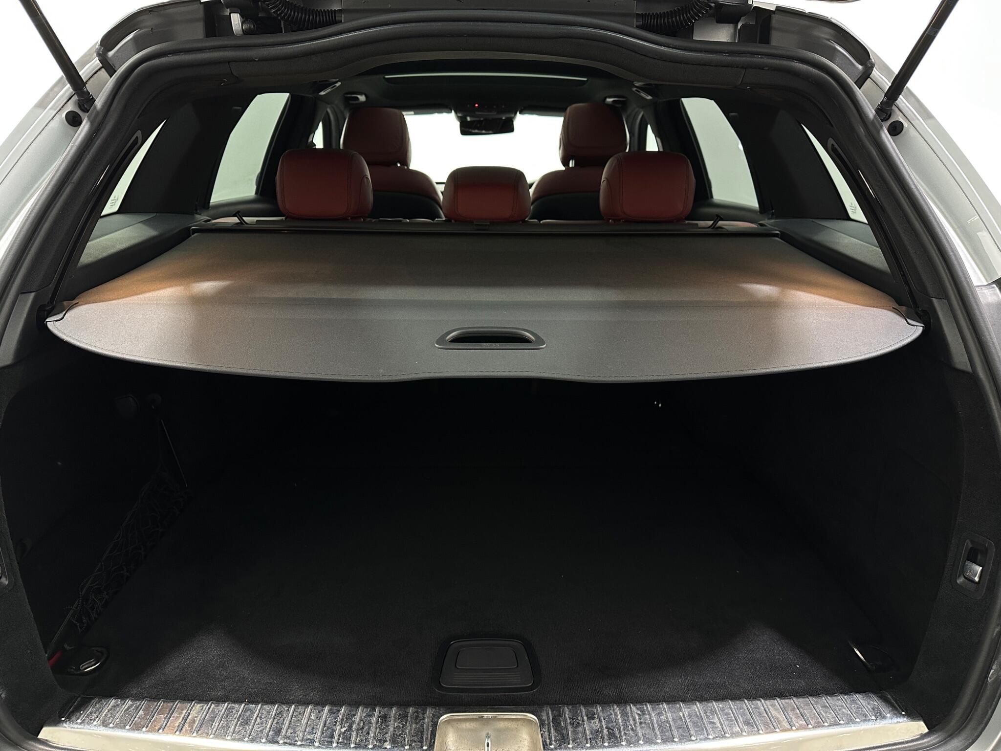 Mercedes-Benz C Class view 49